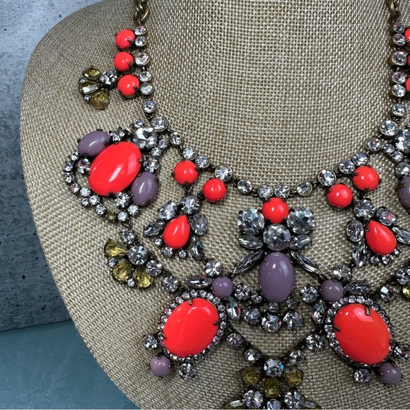 Large J. Crew statement necklace with orange and purple stones bib style - Picture 3 of 5